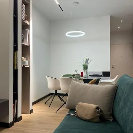 アパート Angry Architects Apartment01 ティラナ
