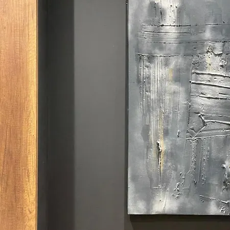 Angry Architects Apartment01 ティラナ