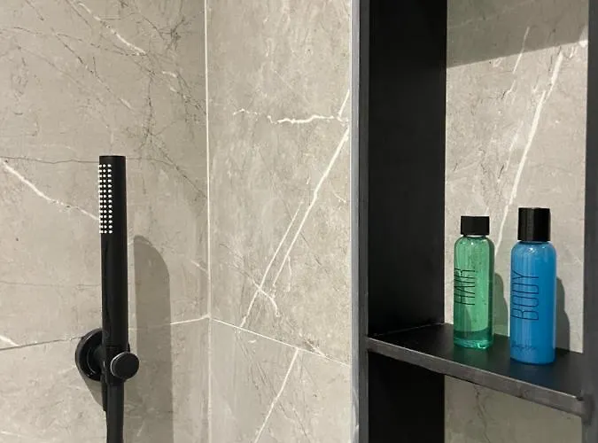 Angry Architects Apartment01 * ティラナ