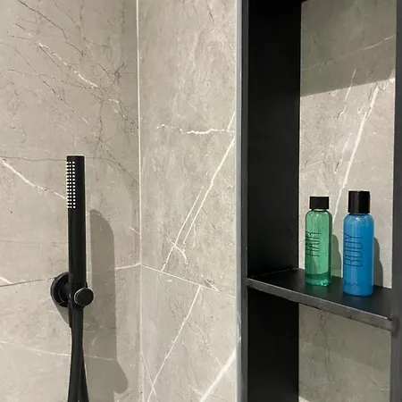 Angry Architects Apartment01 * ティラナ